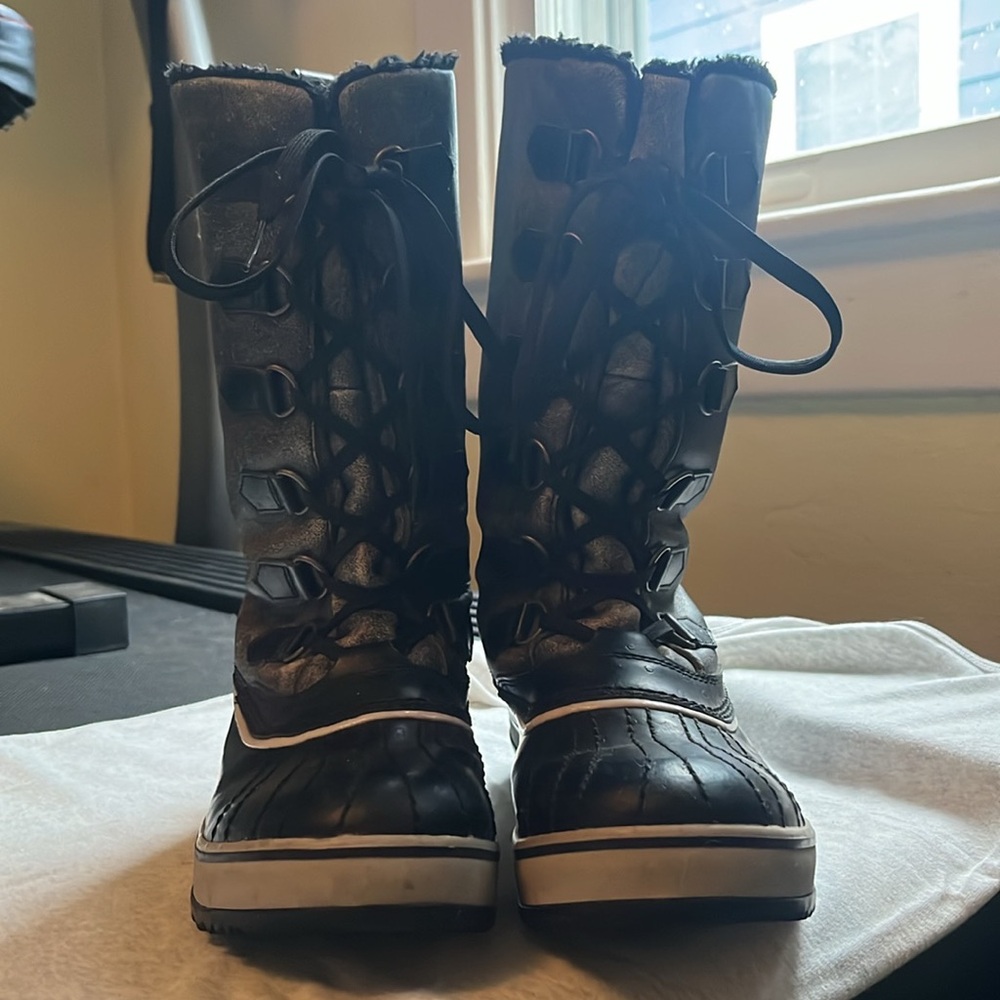 Sorel women’s waterproof and warm winter boots, 9.5